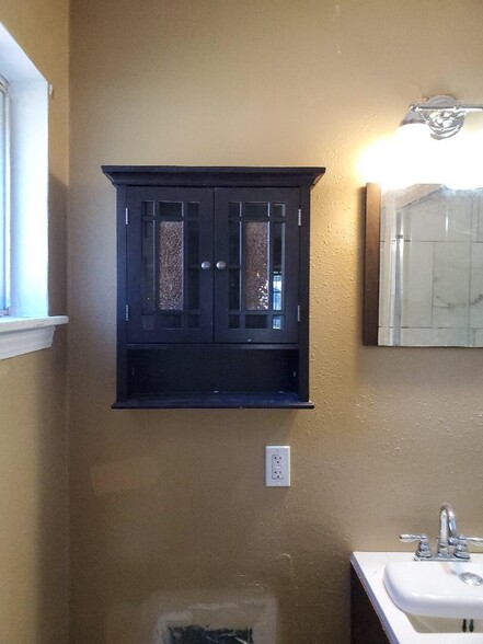 Master bath - 4650 N Lake Dr