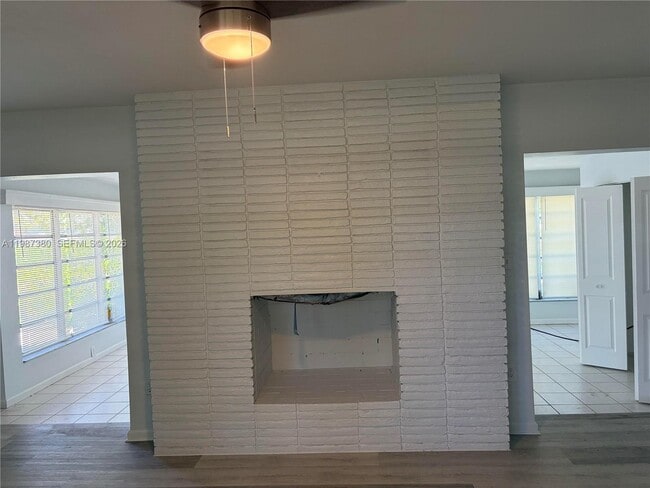 Building Photo - 311 SW 11th Ct