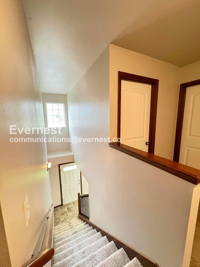 Building Photo - 111 W 6th St