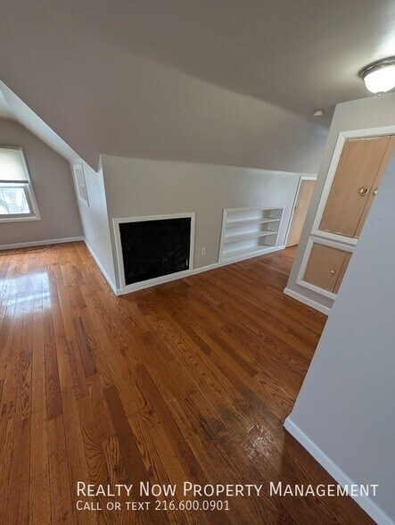 Building Photo - 13604 Oak Park Blvd