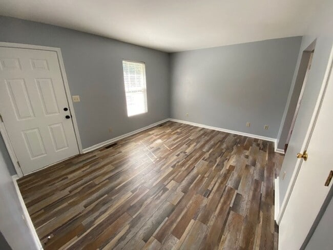 Building Photo - Rural & Adorable Rancher for Rent on large lot!