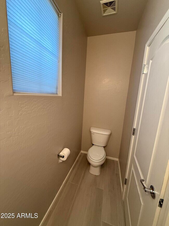 Building Photo - 848 S Colonial Dr