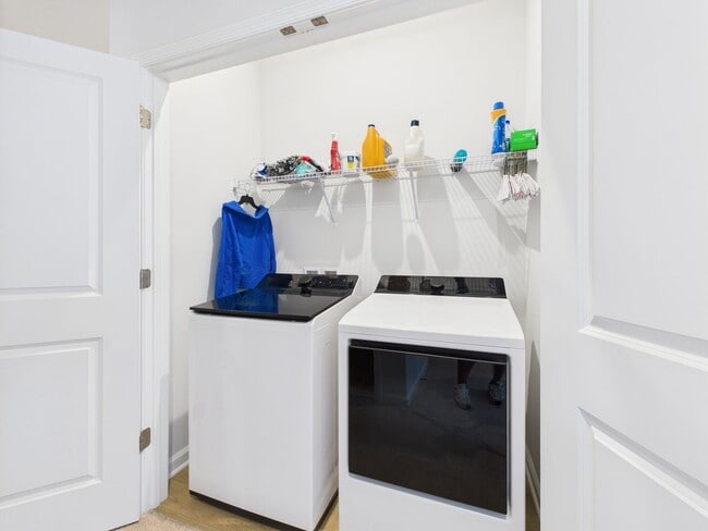 Building Photo - 642 Brookwood Glen Terrace