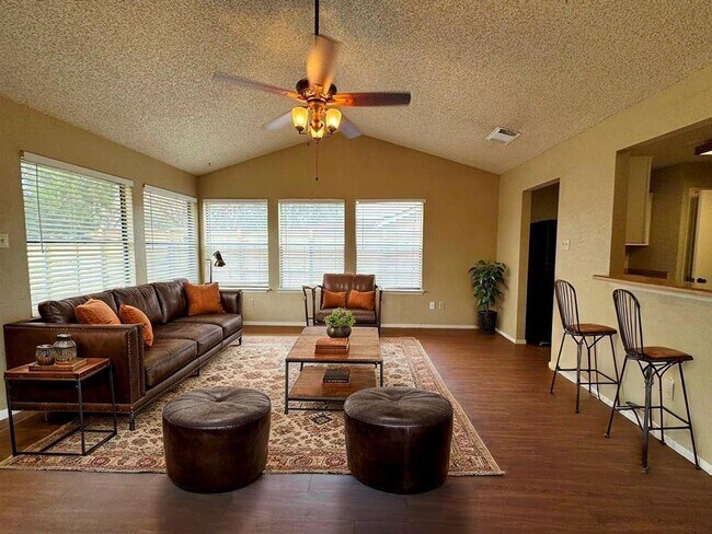 Building Photo - 1002 Great Britain Blvd