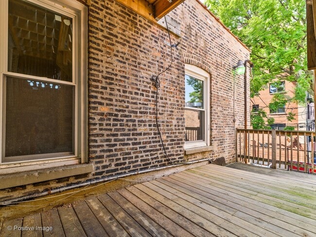 Building Photo - 1618 W Chicago Ave