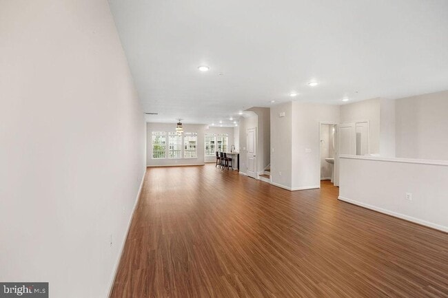 Building Photo - 12854 Cloverleaf Center Drive