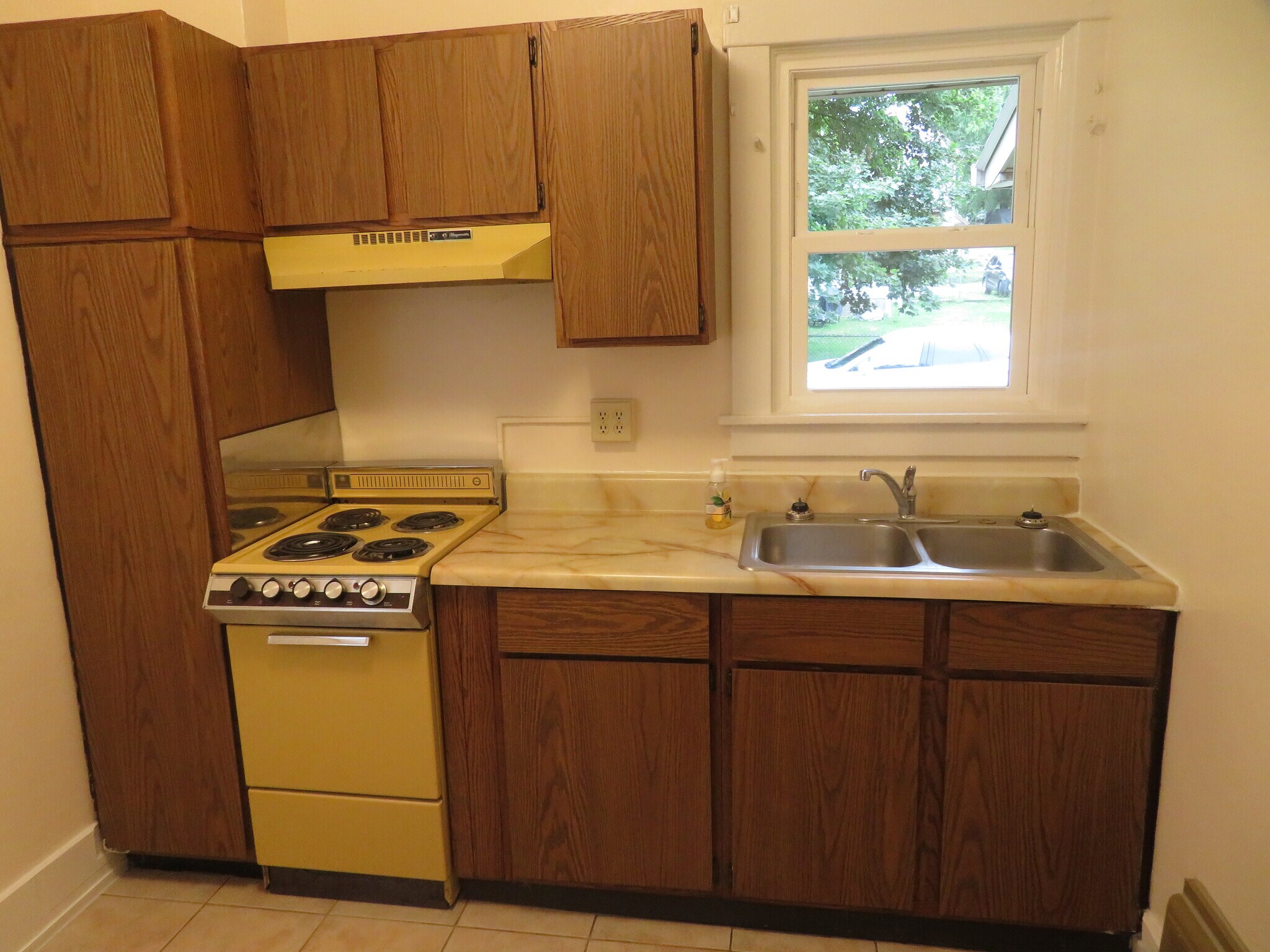 Kitchen with Range and Refrigerator - 214 1/2 Brown Ave