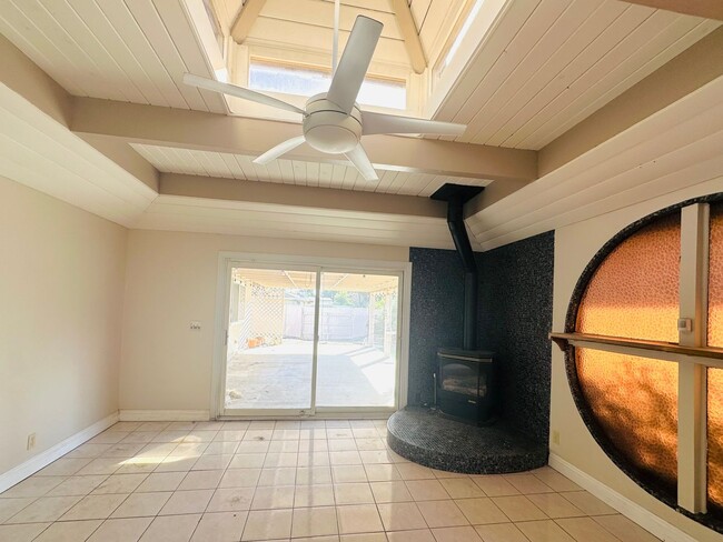 Building Photo - 3BD/2BA Single-Story Home in Huntington Beach