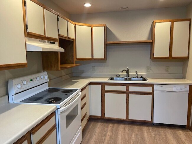 Building Photo - 108 W Olive St