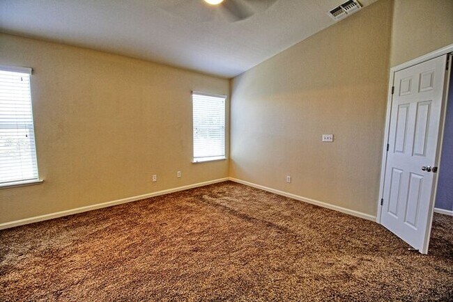 Building Photo - Lovely, Hidden Lake 4 bedroom, 2.5 bathroo...