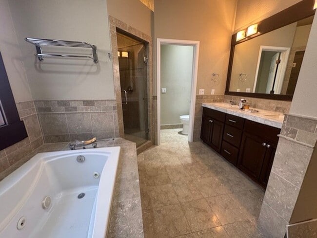 Building Photo - Broken Top Gated Community