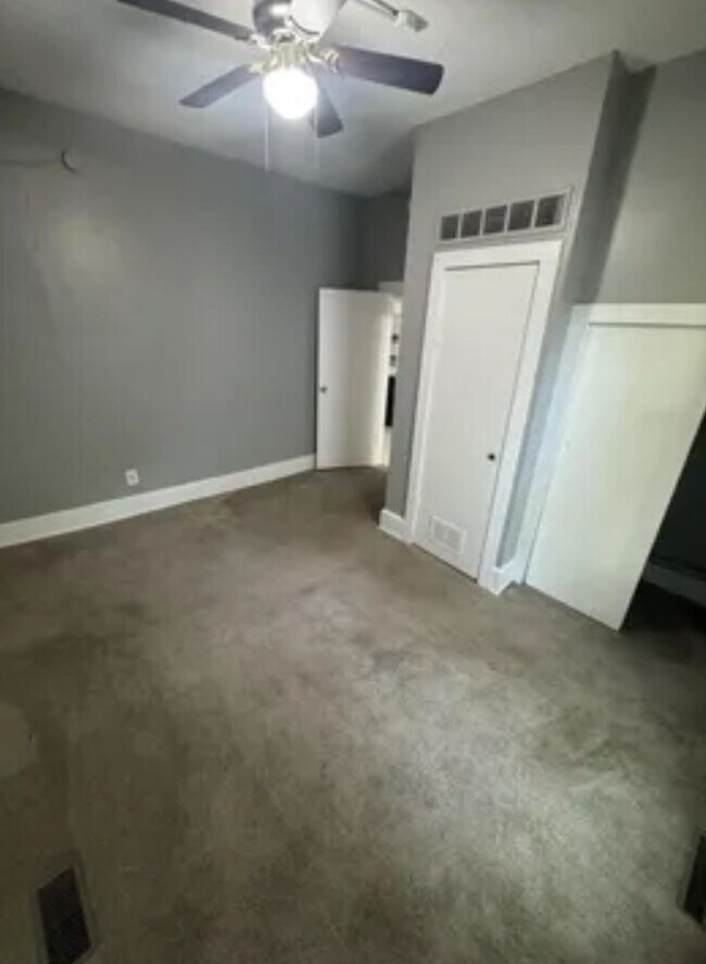 Building Photo - 3 bedroom/1 bath house for rent