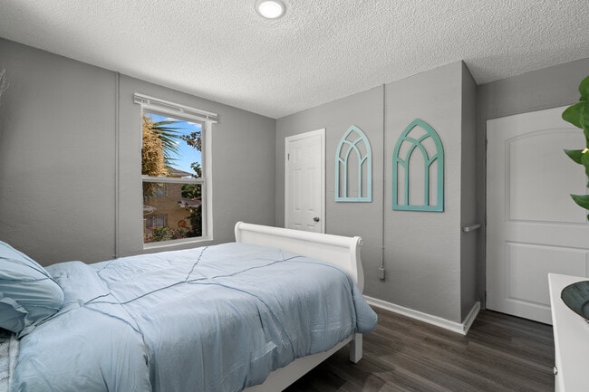 Building Photo - 511 16th St S