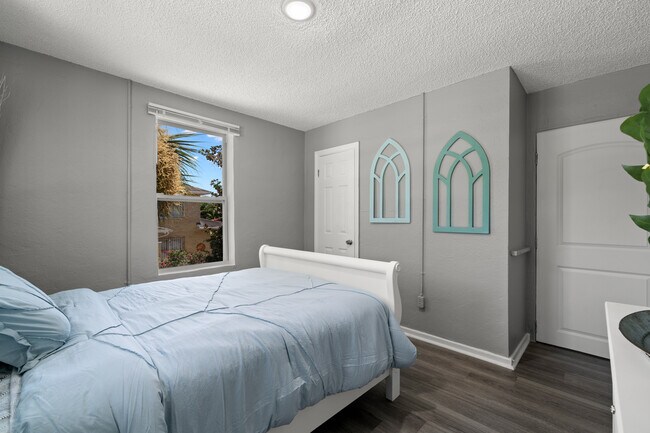 Building Photo - 511 16th St S