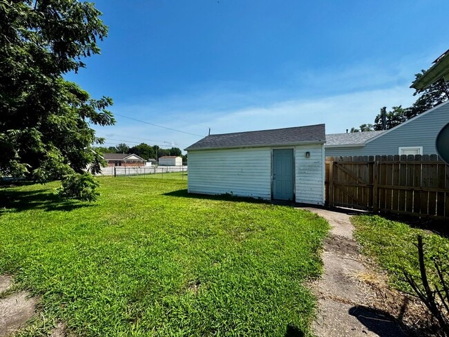 Building Photo - Newly Remodeled Home for Rent in Moline