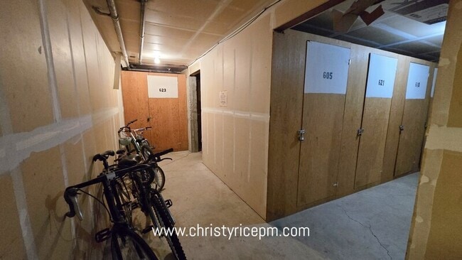 Building Photo - 11010 NE 68th St