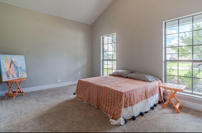 Building Photo - 32 Sonata St