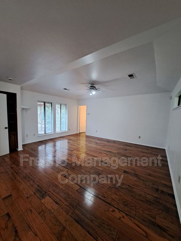 Building Photo - 6690 N Feland Ave