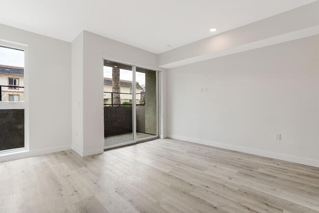 Building Photo - 3308 Mentone Ave