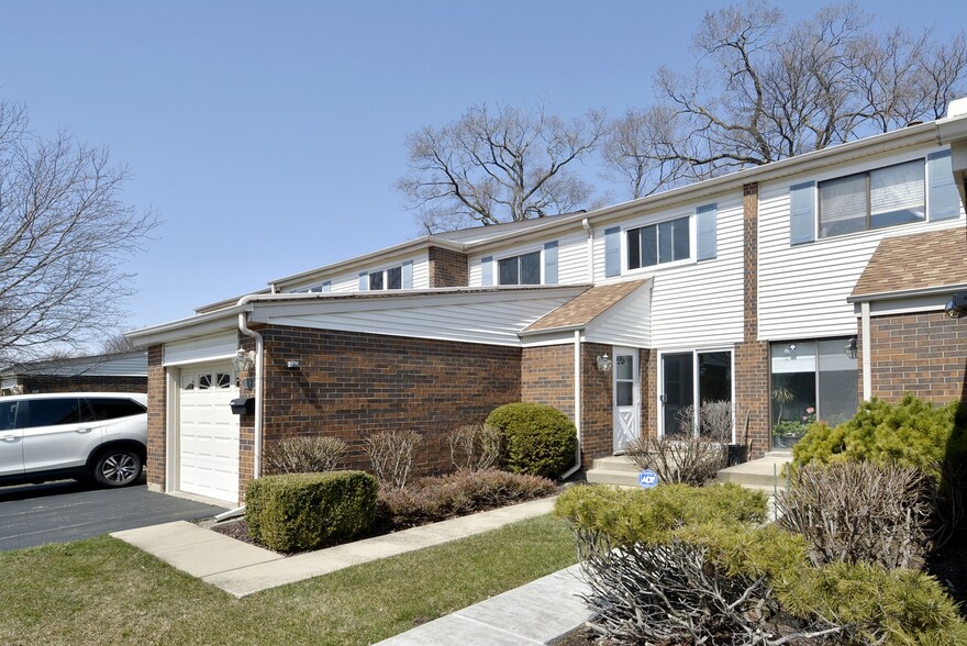 Building Photo - 210 W Wimbolton Dr
