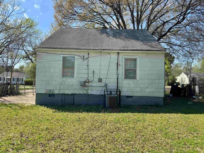 Building Photo - 992 Wrenwood St