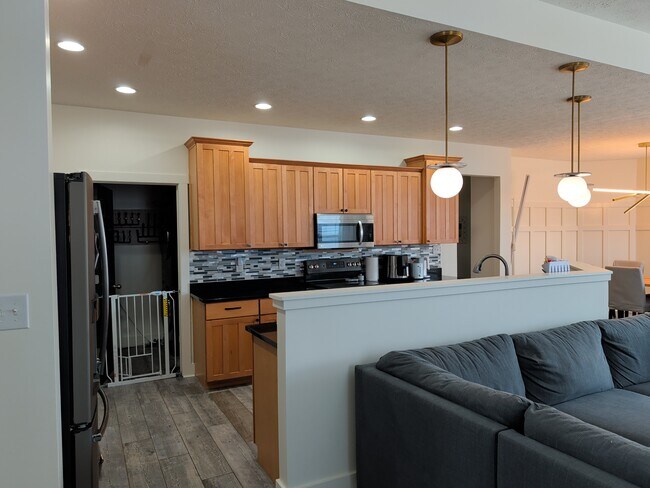 Building Photo - 8738 Kipling Dr