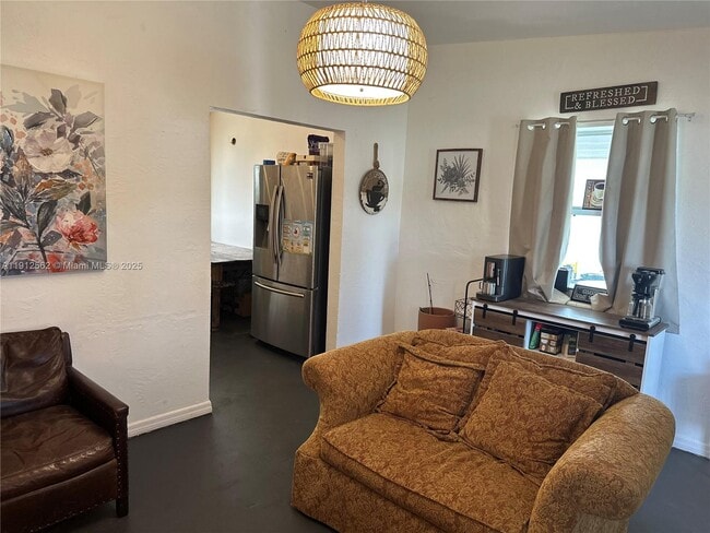 Building Photo - 420 NE 12th St