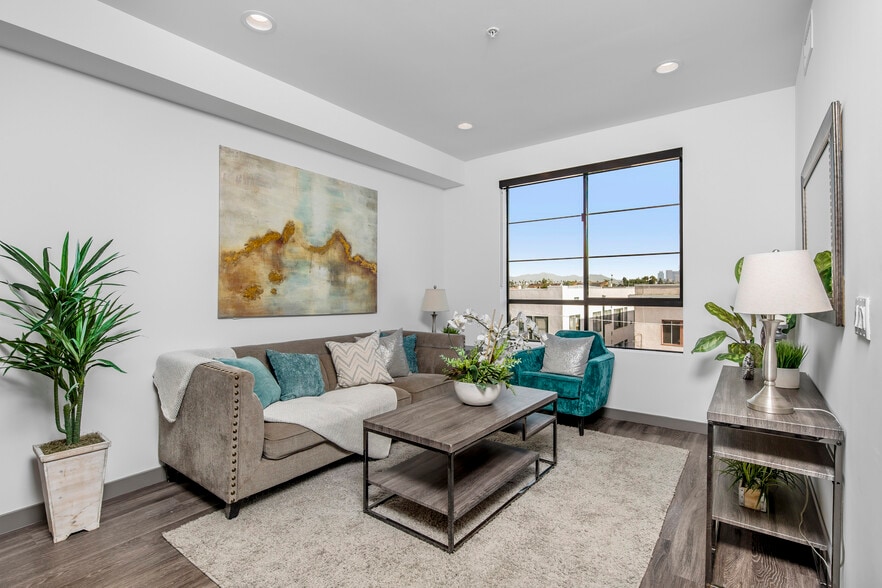 Primary Photo - Venice Luxury Apartments