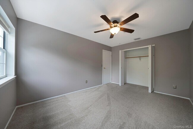 Building Photo - 908 Sara Cir