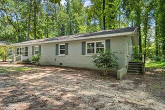 Building Photo - 719 Woodland Rd