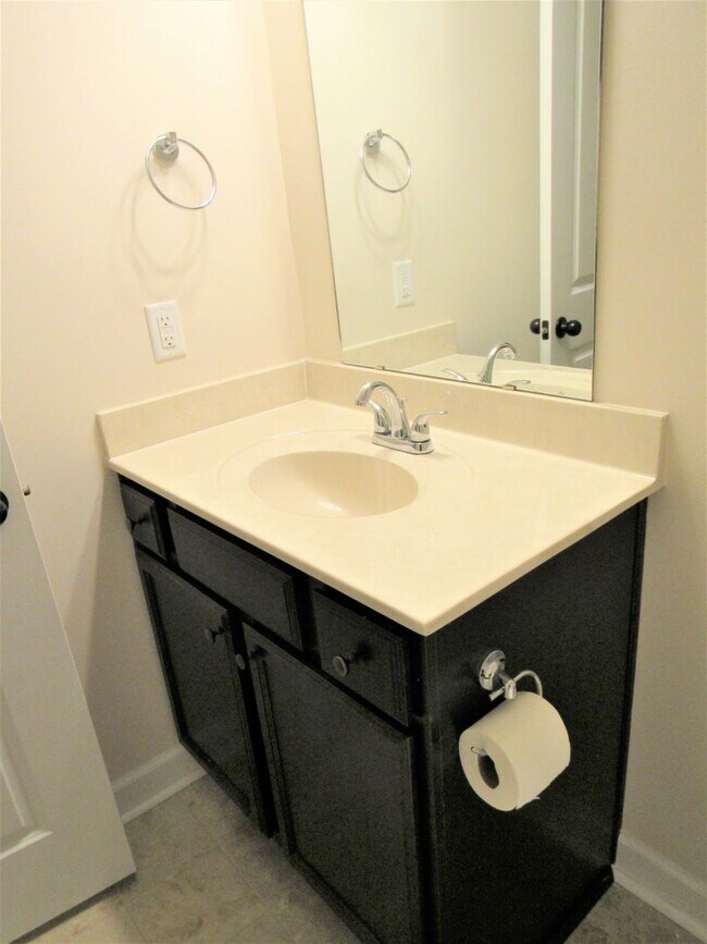 Building Photo - 136 Laredo Dr