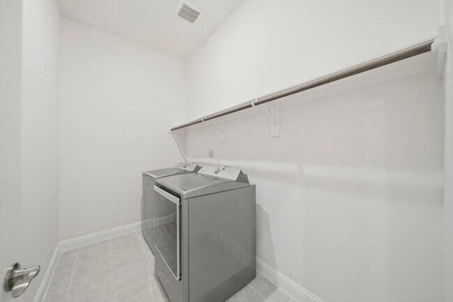 Building Photo - 10906 Perennial Mist Dr