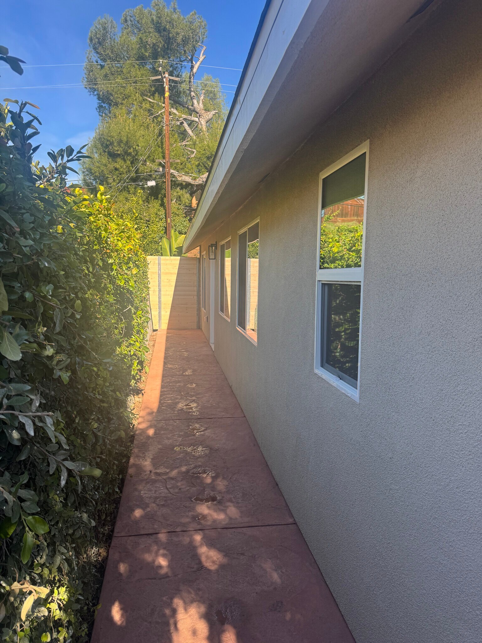 Private Entrance - 2525 Sirius St