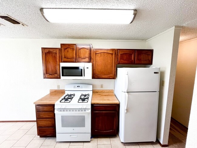 Building Photo - Available NOW!!!! Gorgeous 1 story, 3 bedroom, 2 bath, 2 car garage home with garage door opener....