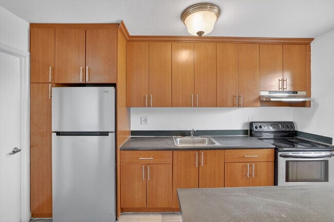 Building Photo - QUICK MOVE IN | FIRST MONTH FREE - Bright & Modern 1-Bedroom Apartment in Prime Oakland Park Loca...