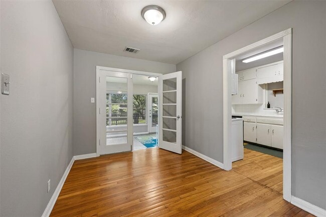 Building Photo - 2605 W 49th St