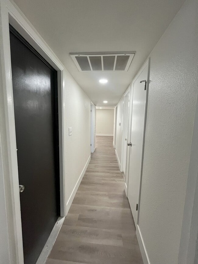 Building Photo - Downstairs Unit Newly Remodeled!!! MUST SE...