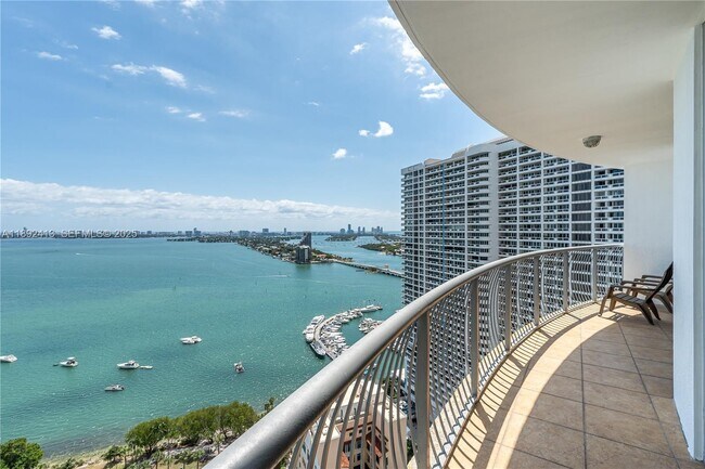 Building Photo - 1750 N Bayshore Dr