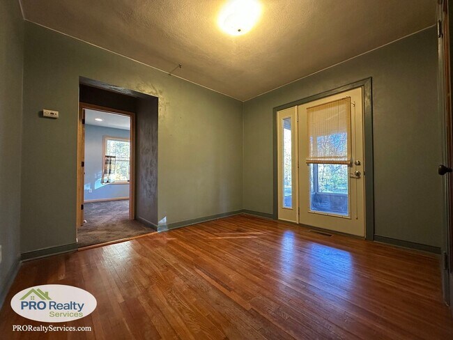 Building Photo - 3 Bedroom House **$1,000.00 off January's Rent with a January 2026 Move In**