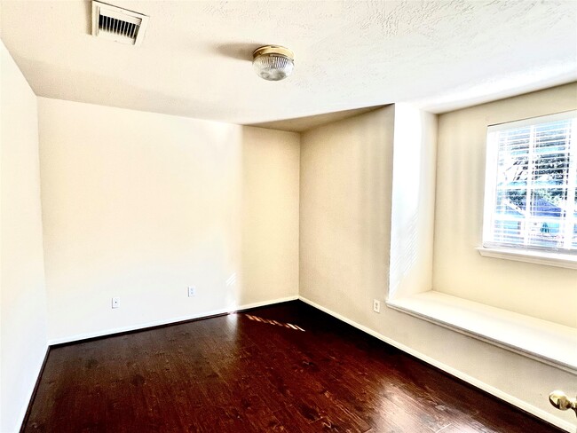 Building Photo - 4911 Knights Branch Dr