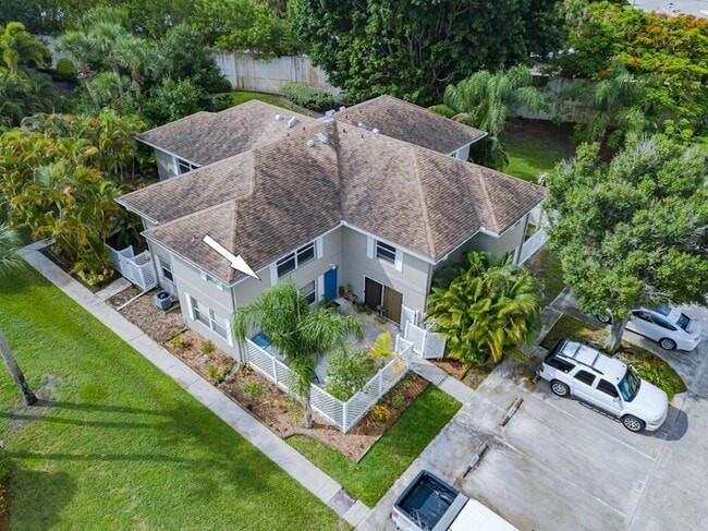 Building Photo - 3261 SW Sunset Trace Cir