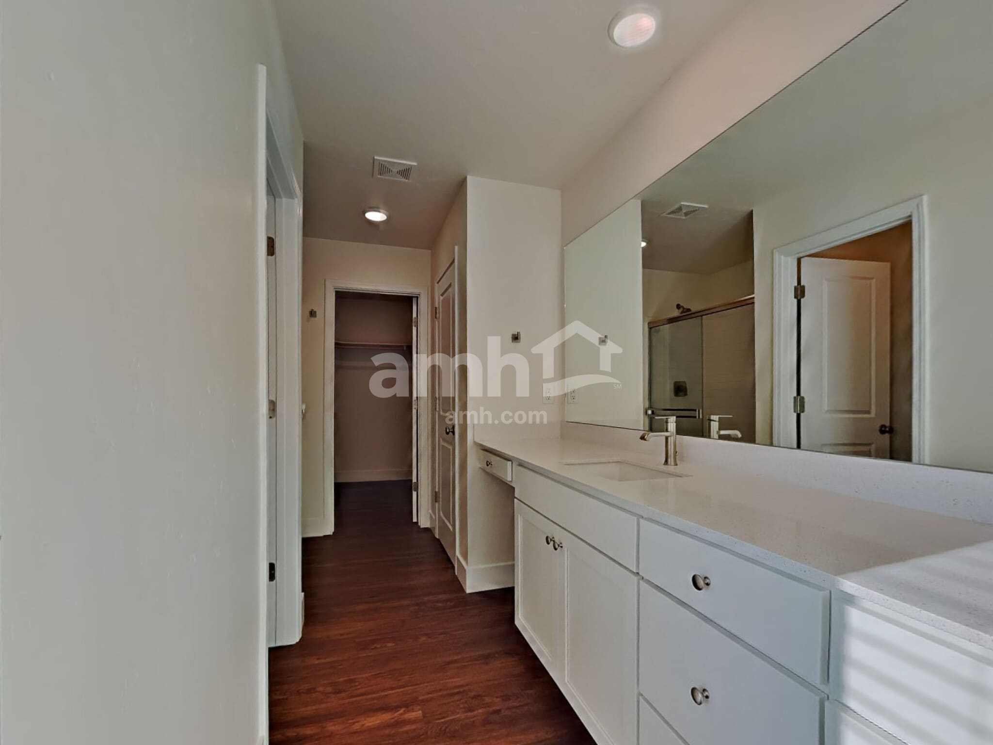 Building Photo - 1029 N Barkvine Ave