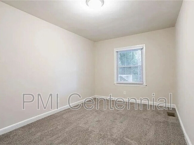 Building Photo - 1760 Spring Ave