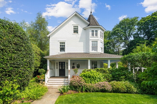 Primary Photo - 19 Mead St