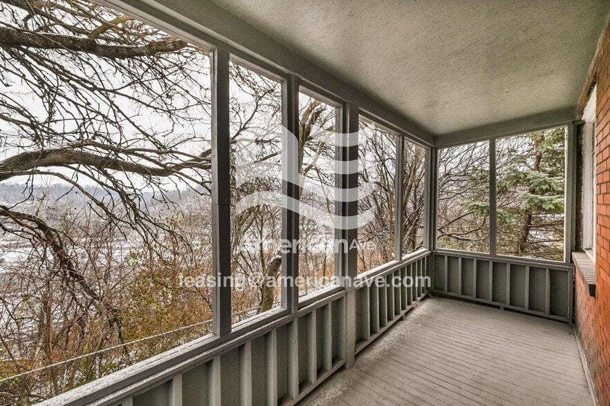 Building Photo - 726 Grandview Ave