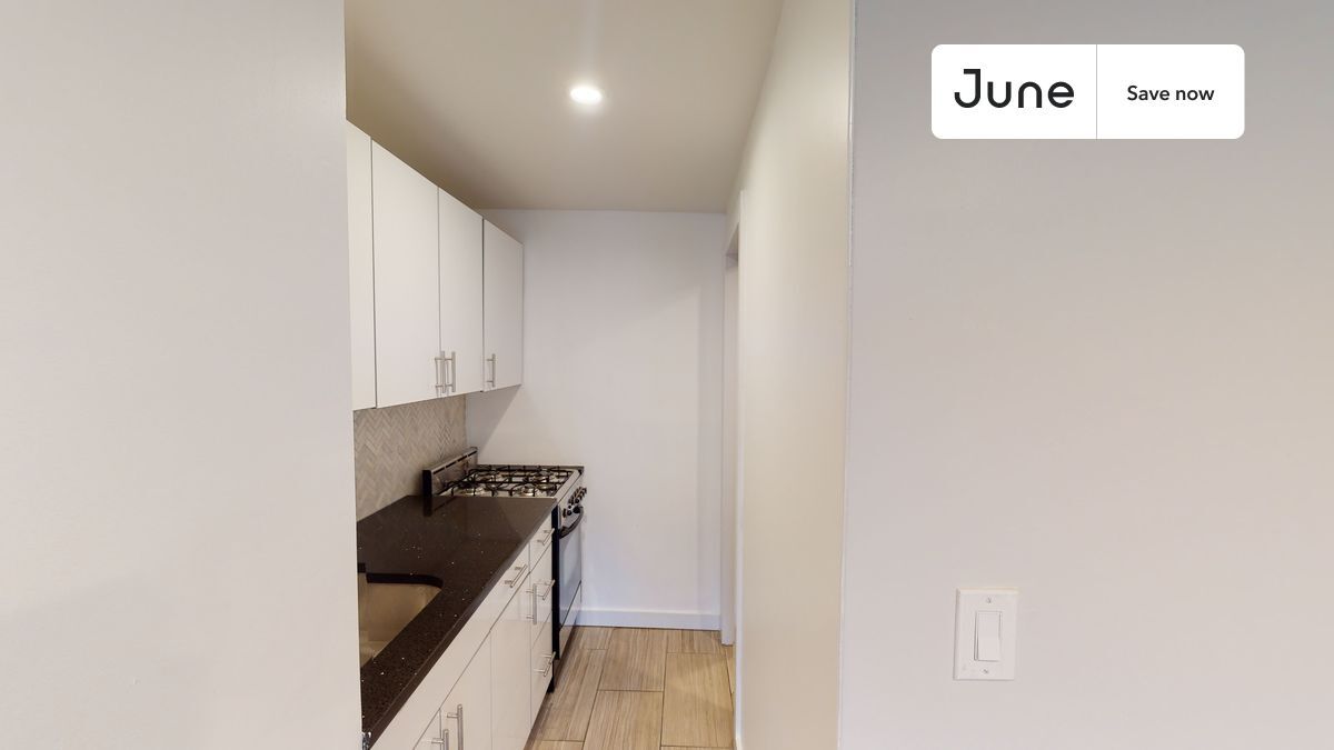 Building Photo - 534 E 14th St