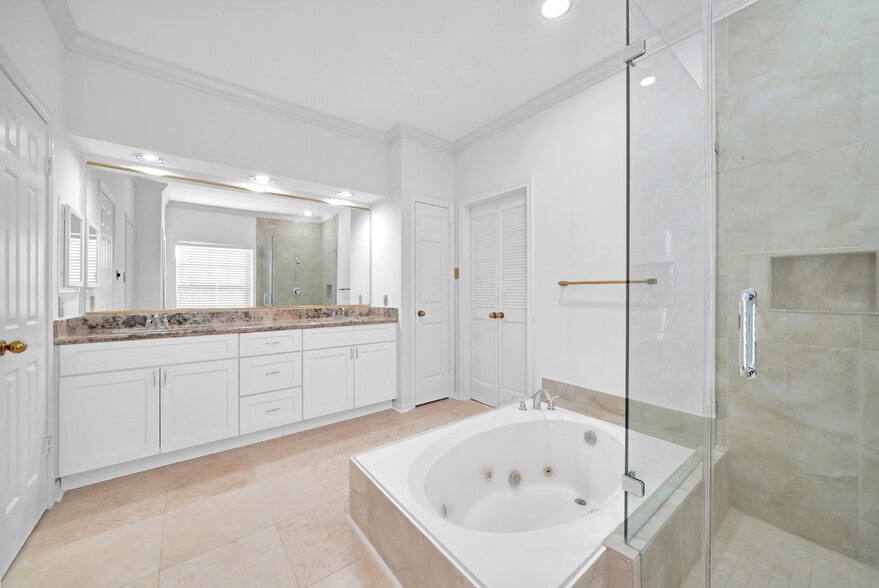 Building Photo - 4622 Grand Cayman Dr