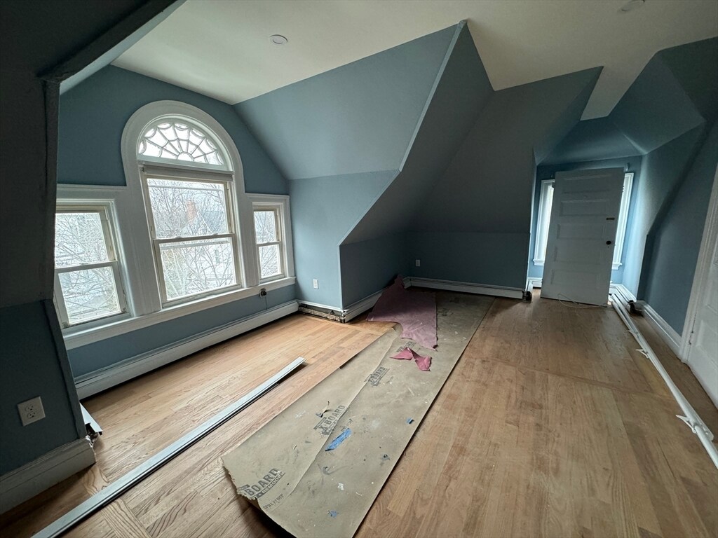 Building Photo - 116 Thorndike St
