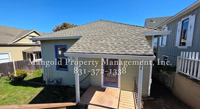 Building Photo - 2 Bed 1 Bath  New Monterey Home with Scenic Bay Views and Spacious Yard