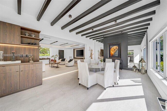 Building Photo - 3531 SW 1st Ave